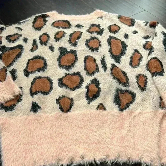 Umgee | Soft and fuzzy pink animal print pullover with puff sleeves - Picture 13 of 13